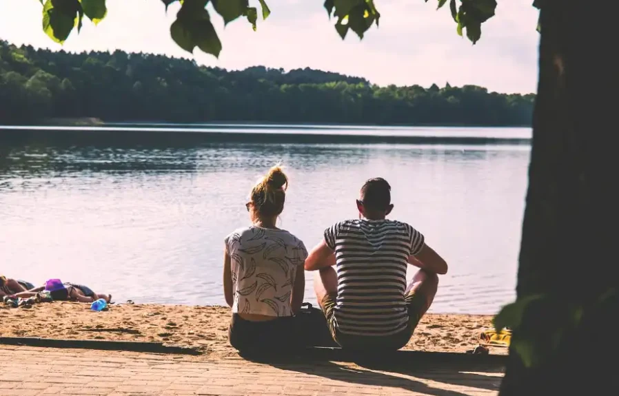 The Real Reasons Why Your Boyfriend or Husband Suddenly Feels Distant — And What to Do