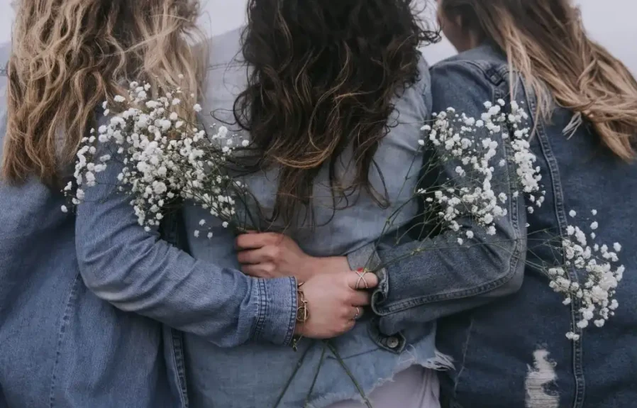 The Heartbreaking Truth About Why I Feel So Lonely Even When My Family Is Around