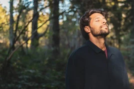 Why Middle-Aged Men Keep Looking Back at the Past — And What Those Memories Really Mean